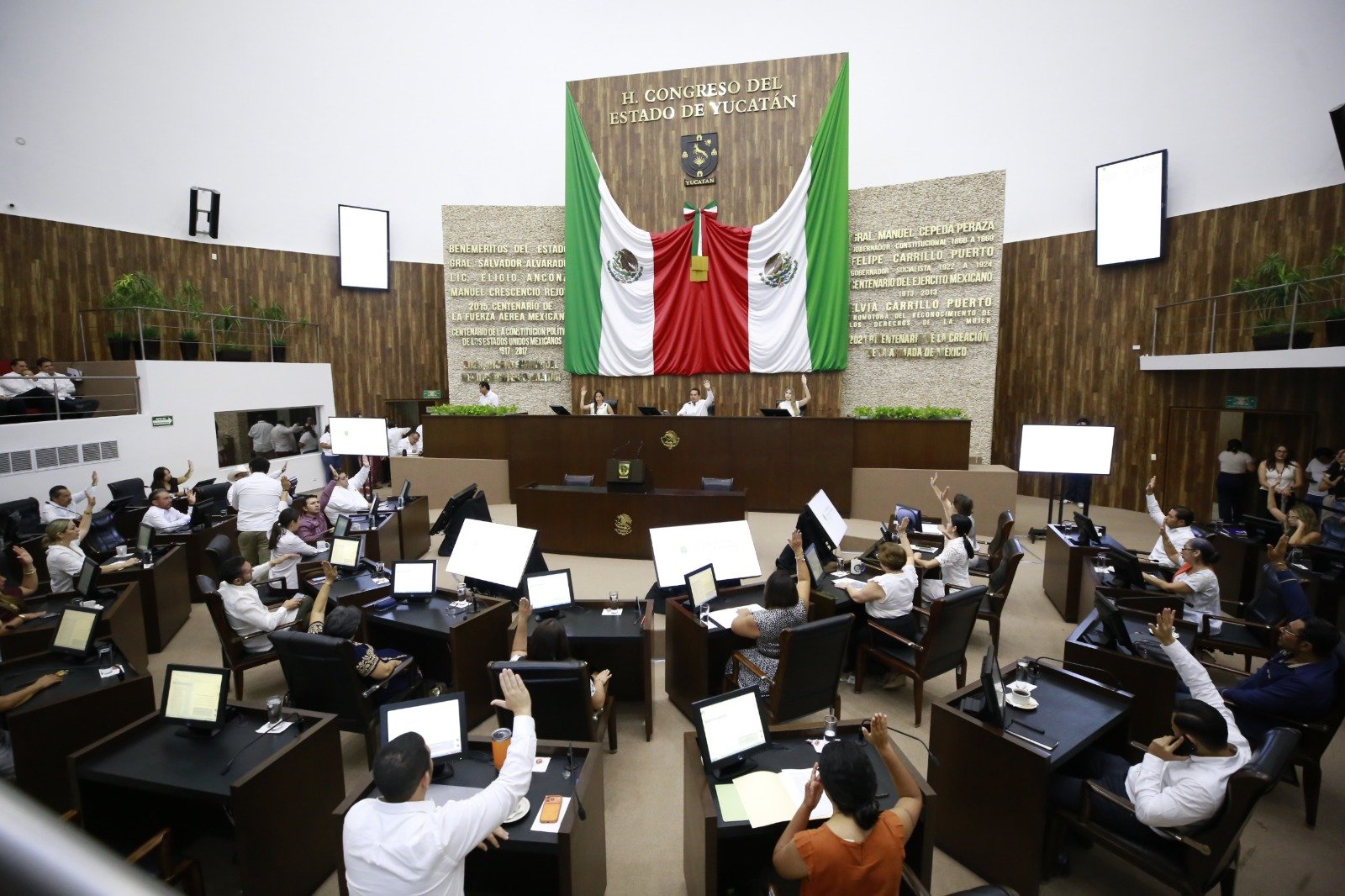 LAS-CHELEMERAS-RECIBIRAN-EL-RECONOCIMEINTO-“ELVIA-CARRILLO-PUERTO”.